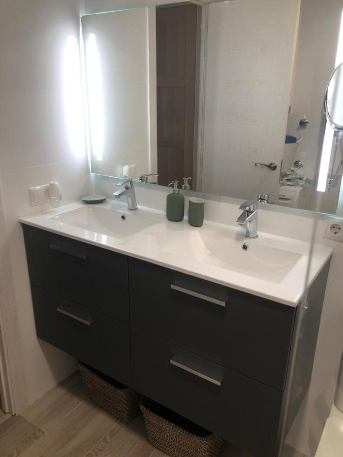 Apartamento Totalmente Reformado Con Piscina Y Jardines Al Lado De La Playa De La Carihuela 토레몰리노스 외부 사진