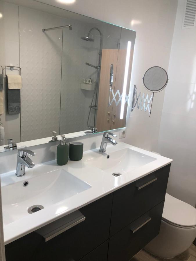 Apartamento Totalmente Reformado Con Piscina Y Jardines Al Lado De La Playa De La Carihuela 토레몰리노스 외부 사진