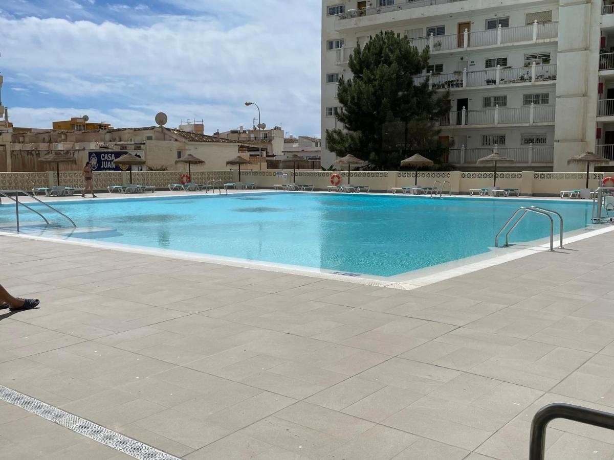 Apartamento Totalmente Reformado Con Piscina Y Jardines Al Lado De La Playa De La Carihuela 토레몰리노스 외부 사진