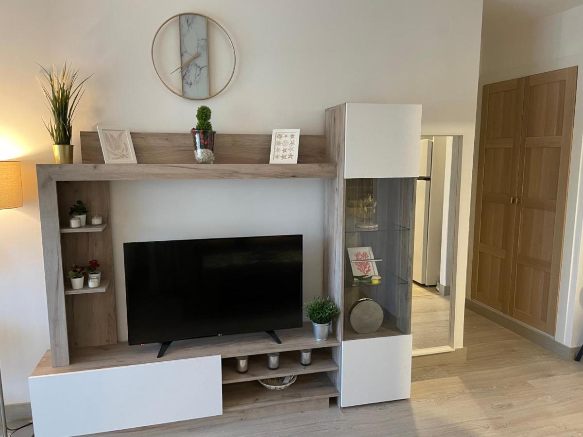 Apartamento Totalmente Reformado Con Piscina Y Jardines Al Lado De La Playa De La Carihuela 토레몰리노스 외부 사진