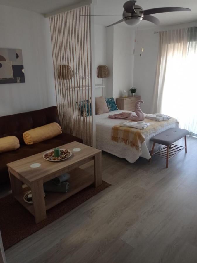 Apartamento Totalmente Reformado Con Piscina Y Jardines Al Lado De La Playa De La Carihuela 토레몰리노스 외부 사진