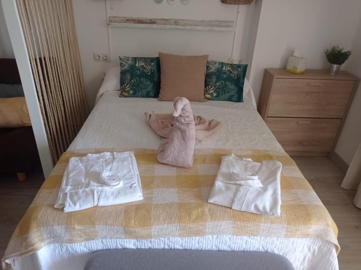 Apartamento Totalmente Reformado Con Piscina Y Jardines Al Lado De La Playa De La Carihuela 토레몰리노스 외부 사진