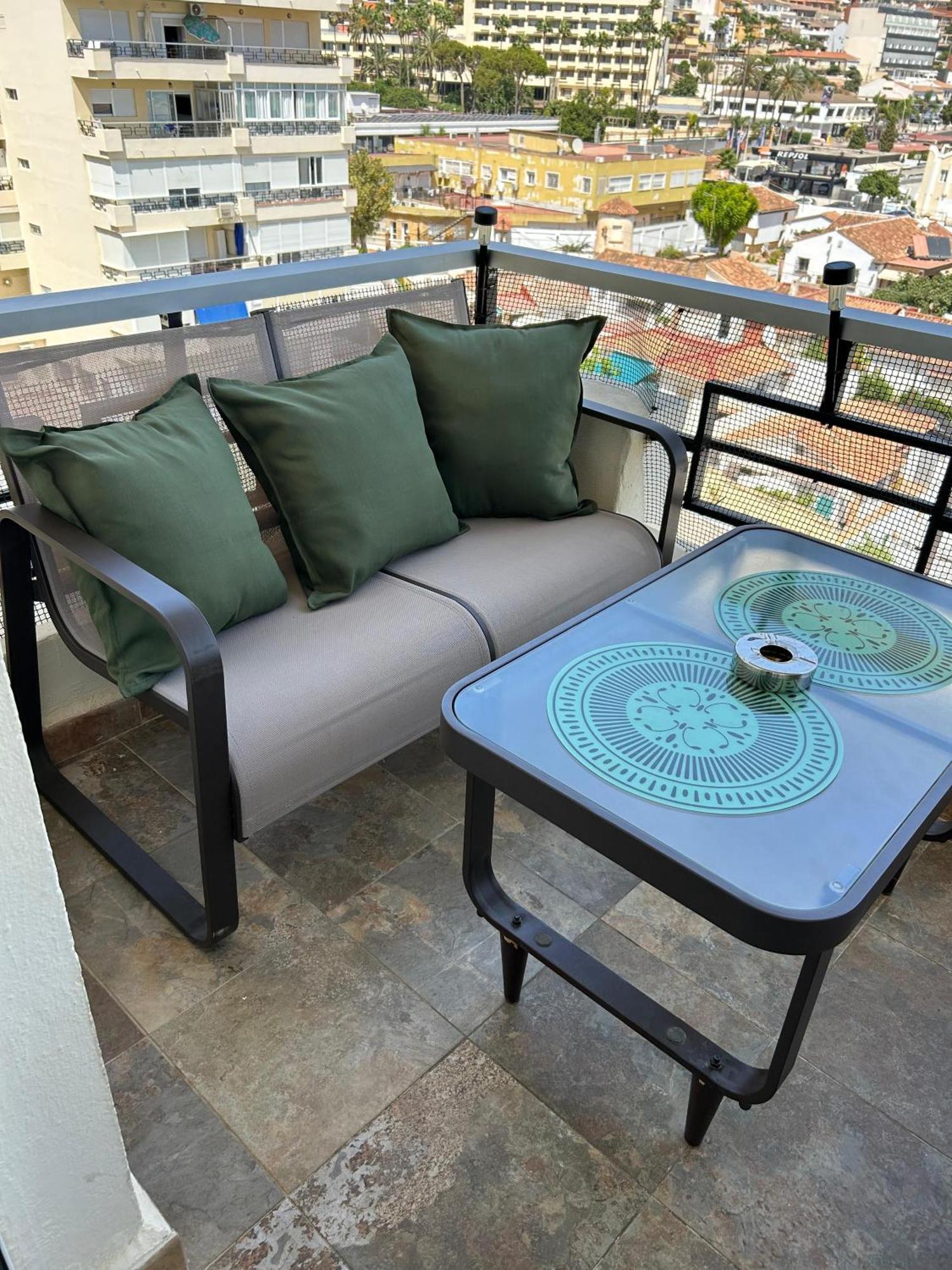 Apartamento Totalmente Reformado Con Piscina Y Jardines Al Lado De La Playa De La Carihuela 토레몰리노스 외부 사진